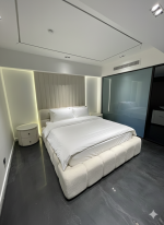 Hnoss Curved Modern Leather Platform Bed - Image 4